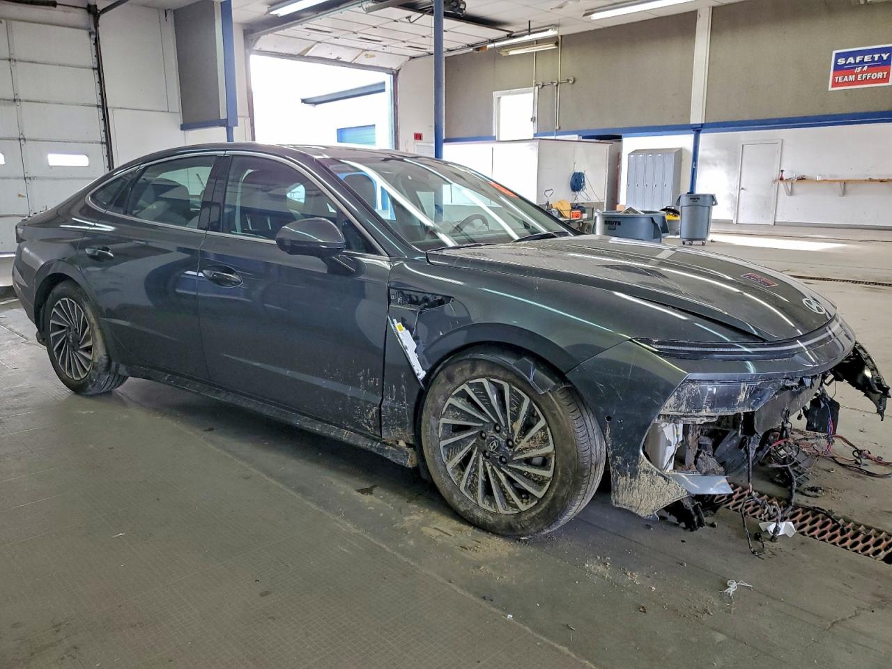 2025 HYUNDAI SONATA HYBRID photo 4