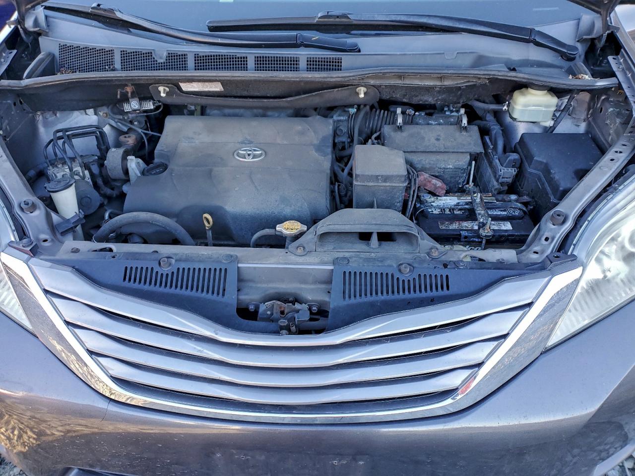 2016 TOYOTA SIENNA XLE photo 12
