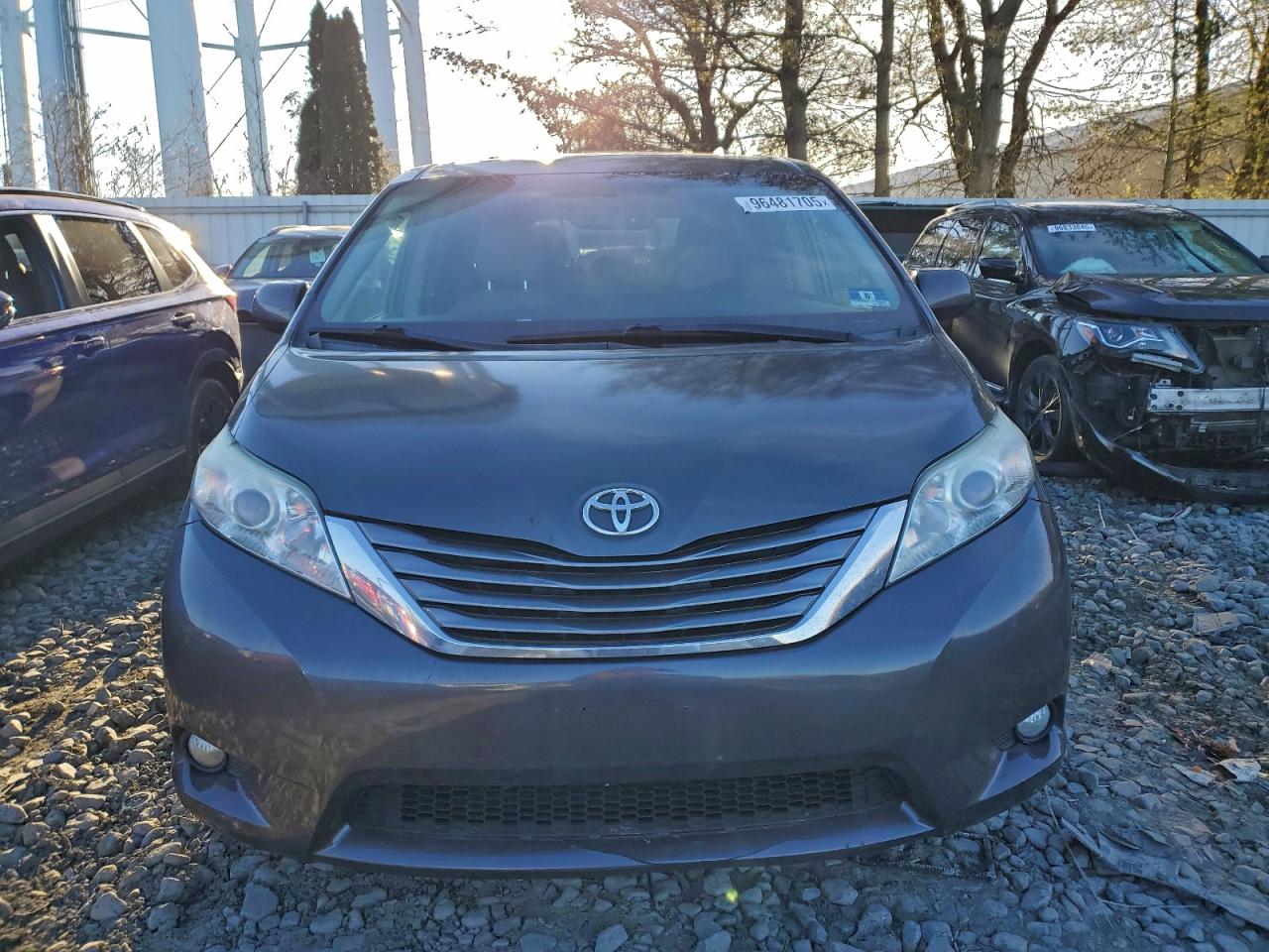 2016 TOYOTA SIENNA XLE photo 5