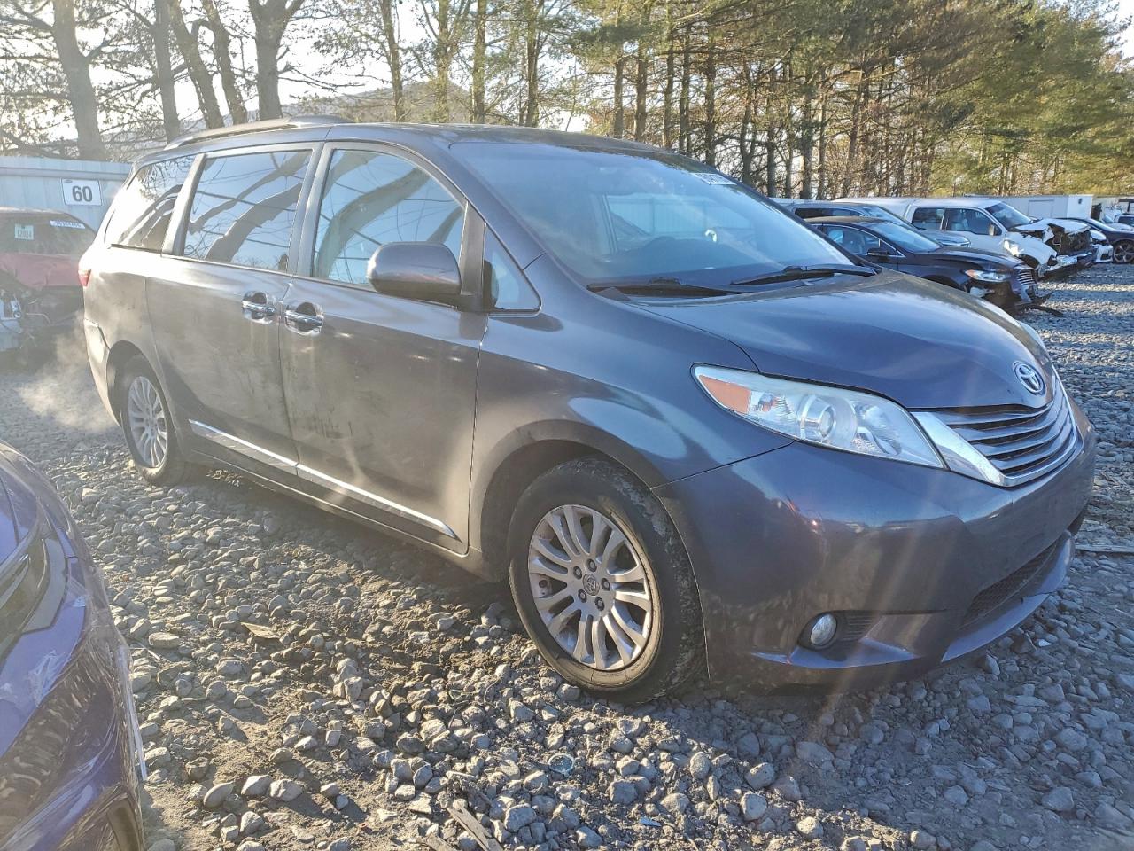 2016 TOYOTA SIENNA XLE photo 4