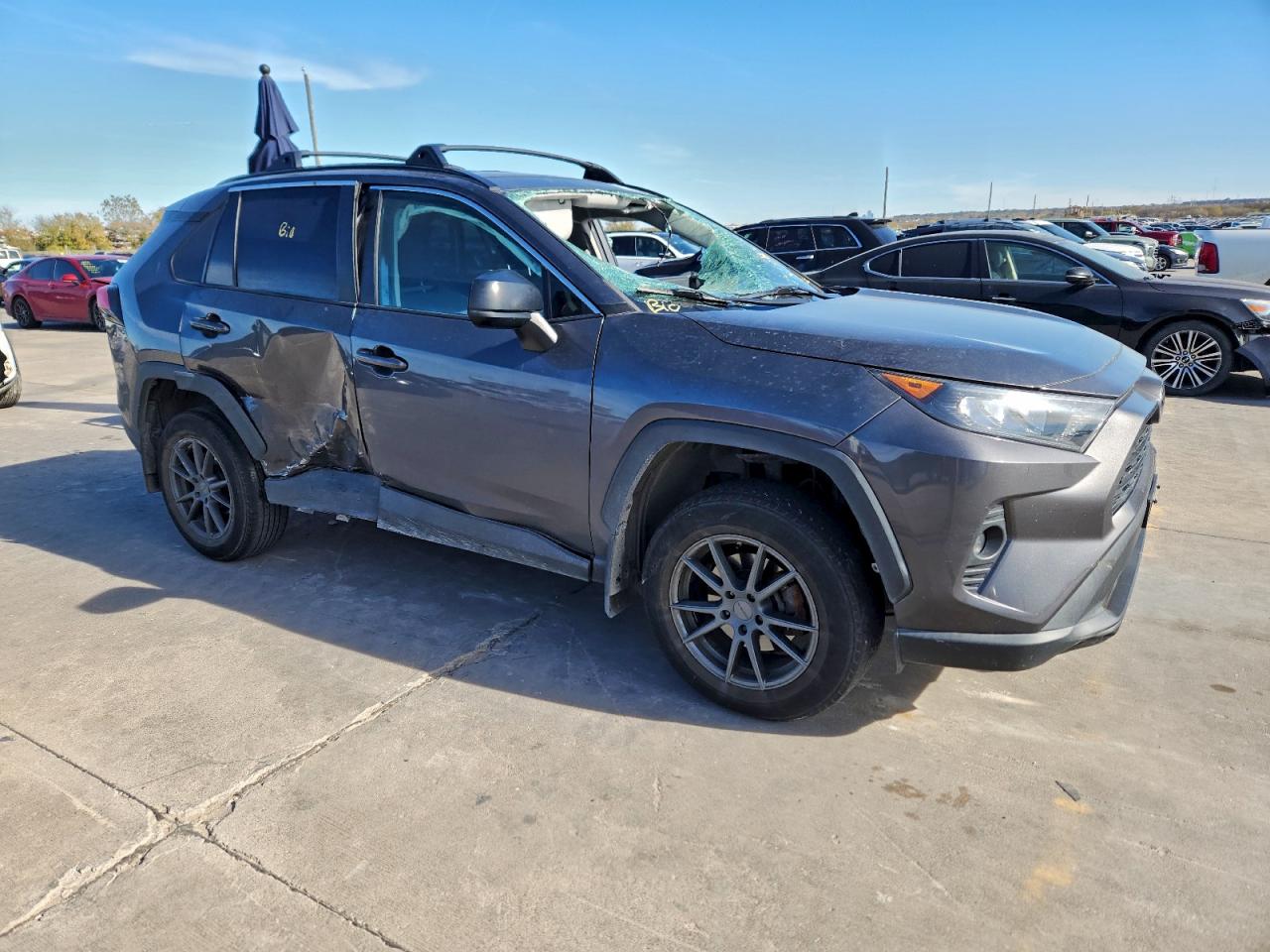 2021 TOYOTA RAV4 LE photo 4