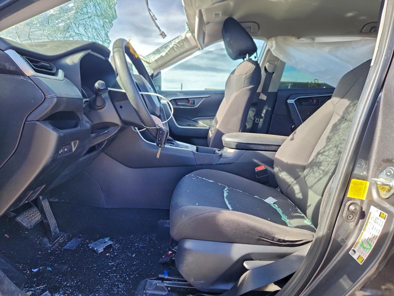 2021 TOYOTA RAV4 LE photo 7