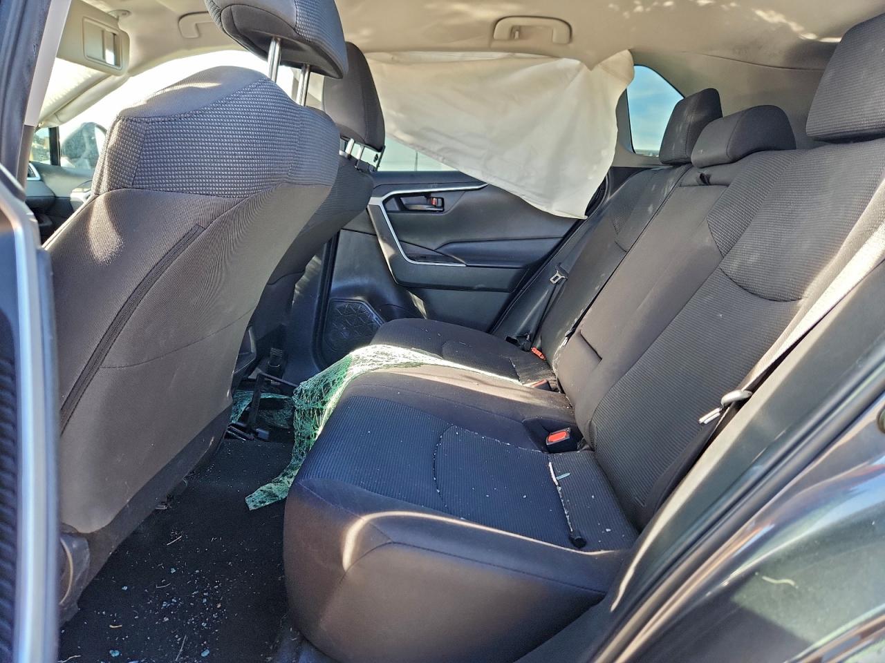 2021 TOYOTA RAV4 LE photo 10
