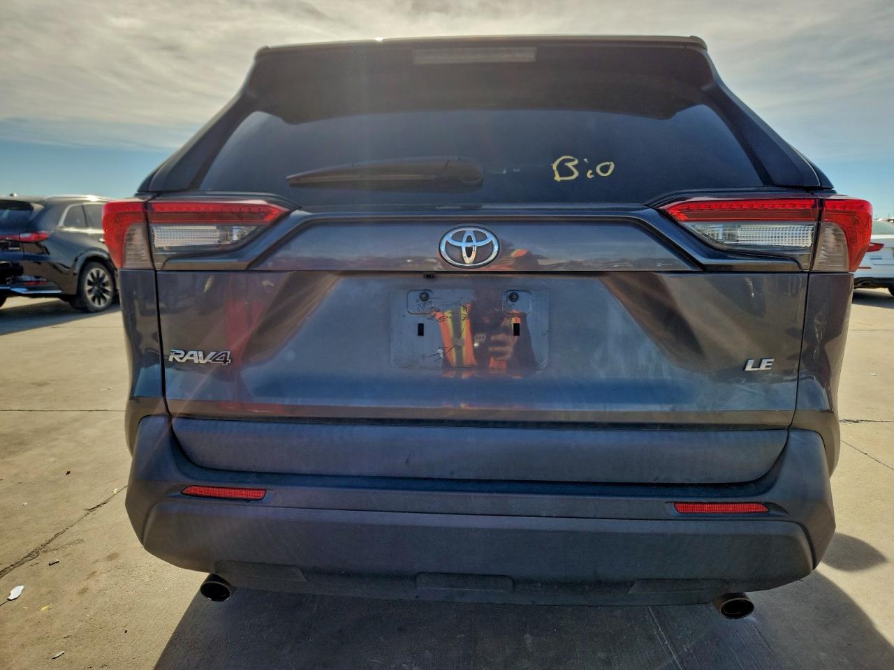 2021 TOYOTA RAV4 LE photo 6
