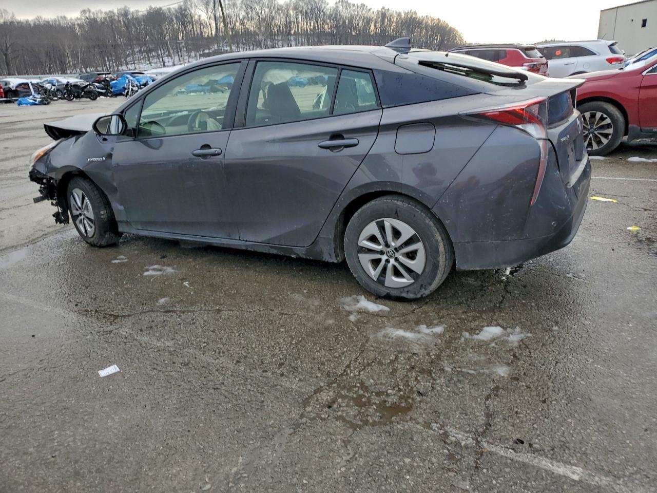 2017 TOYOTA PRIUS photo 2