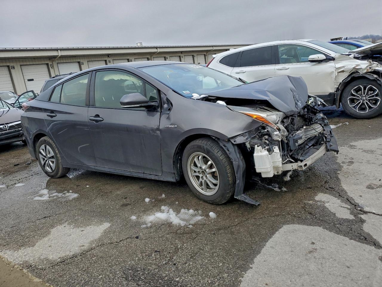 2017 TOYOTA PRIUS photo 4