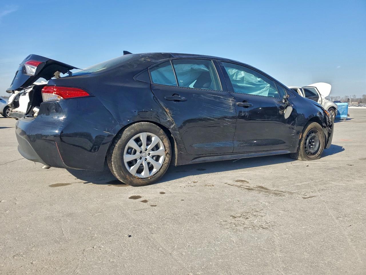 2023 TOYOTA COROLLA LE photo 3