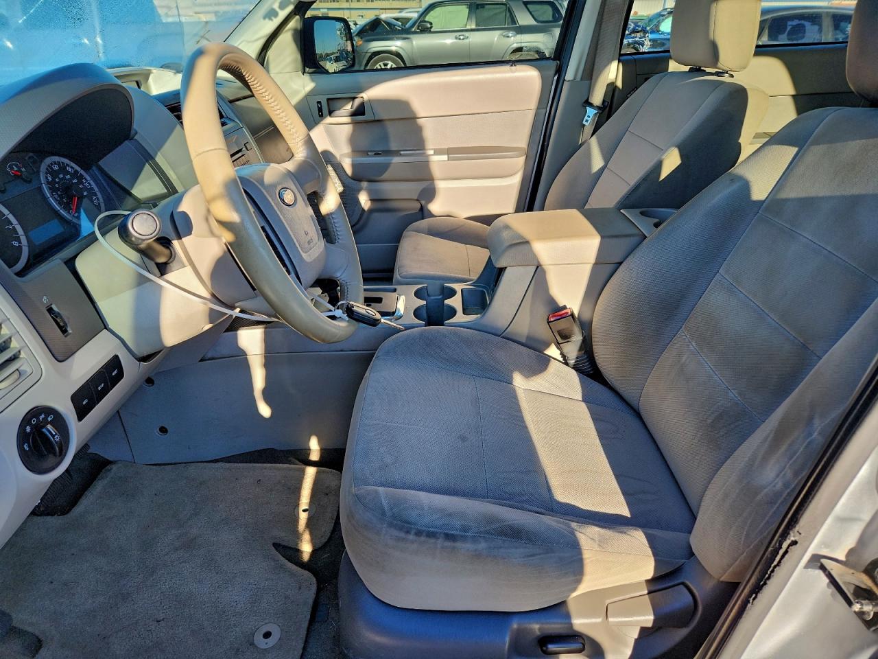 2010 FORD ESCAPE XLT photo 7