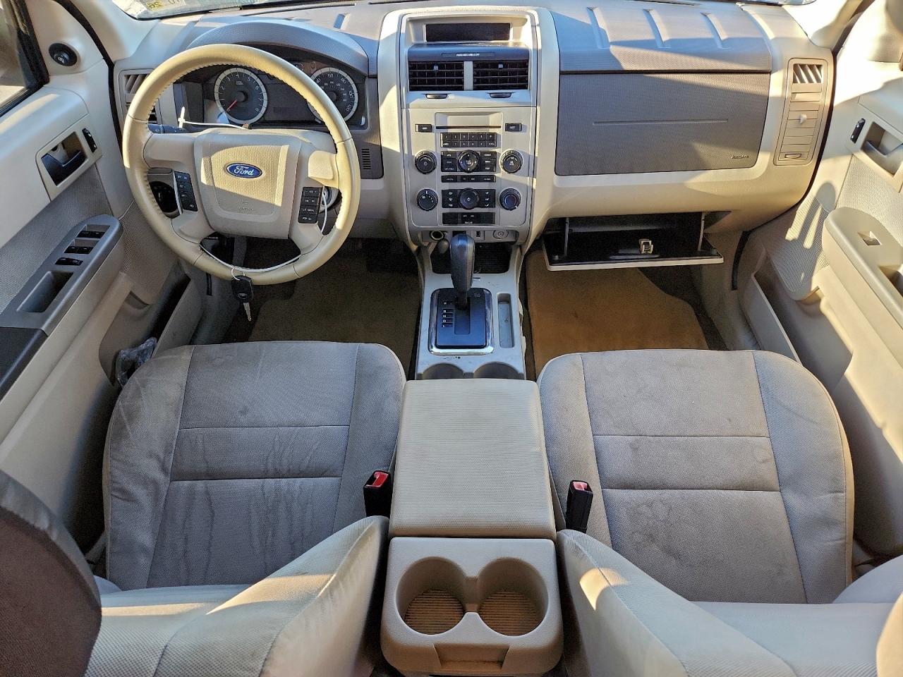 2010 FORD ESCAPE XLT photo 8