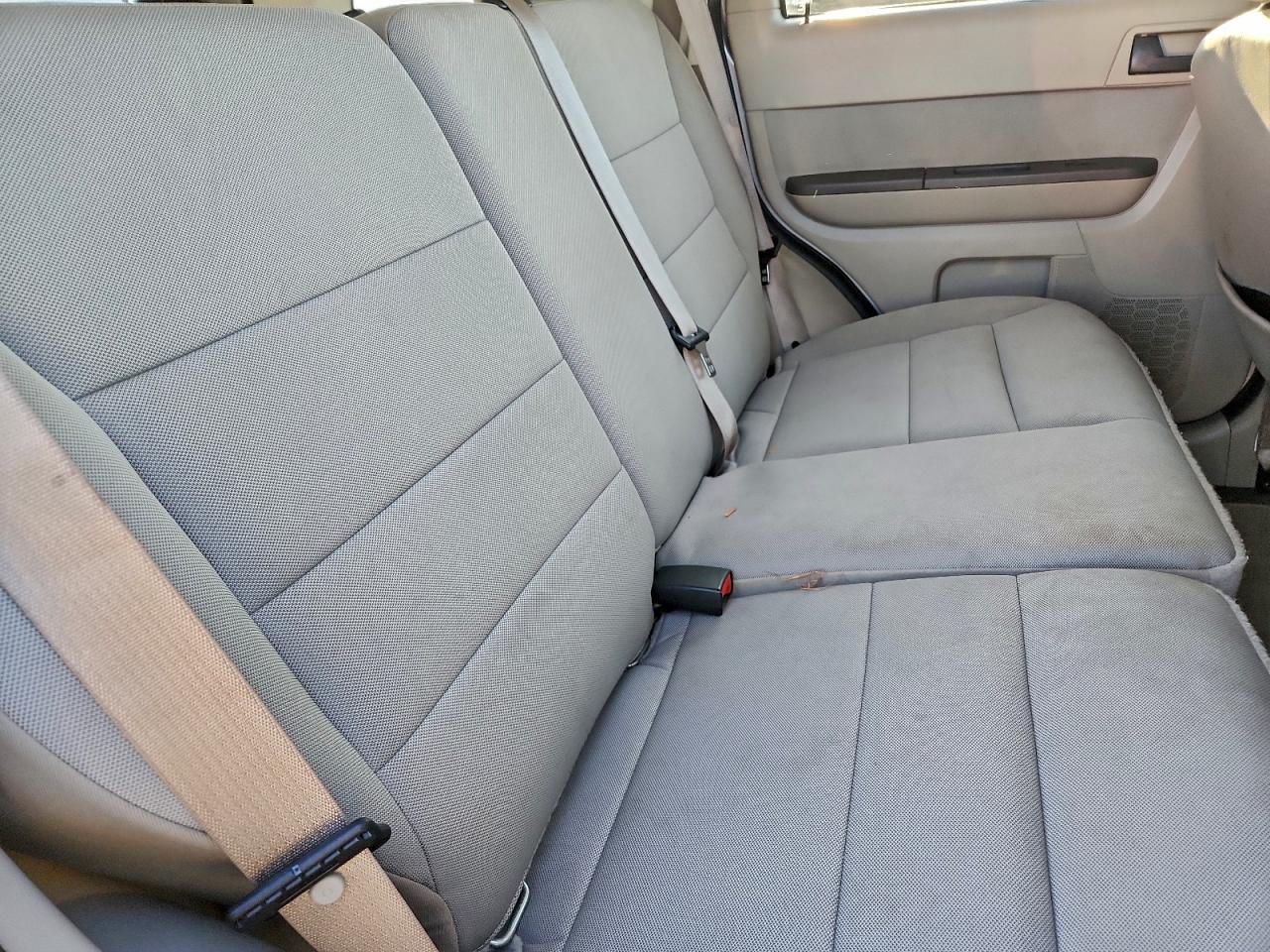 2010 FORD ESCAPE XLT photo 10