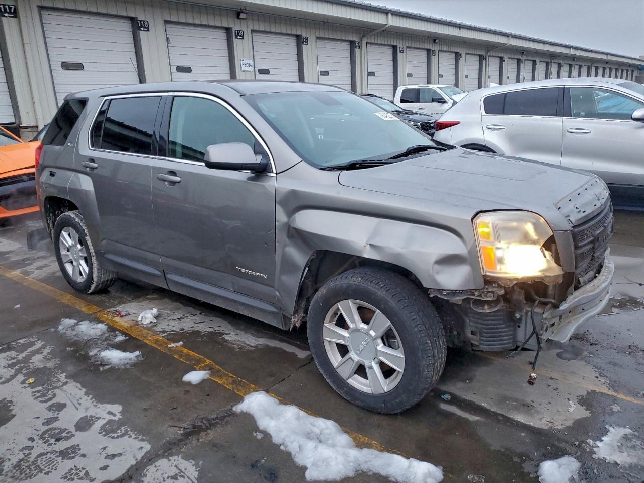 2012 GMC TERRAIN SLE photo 4