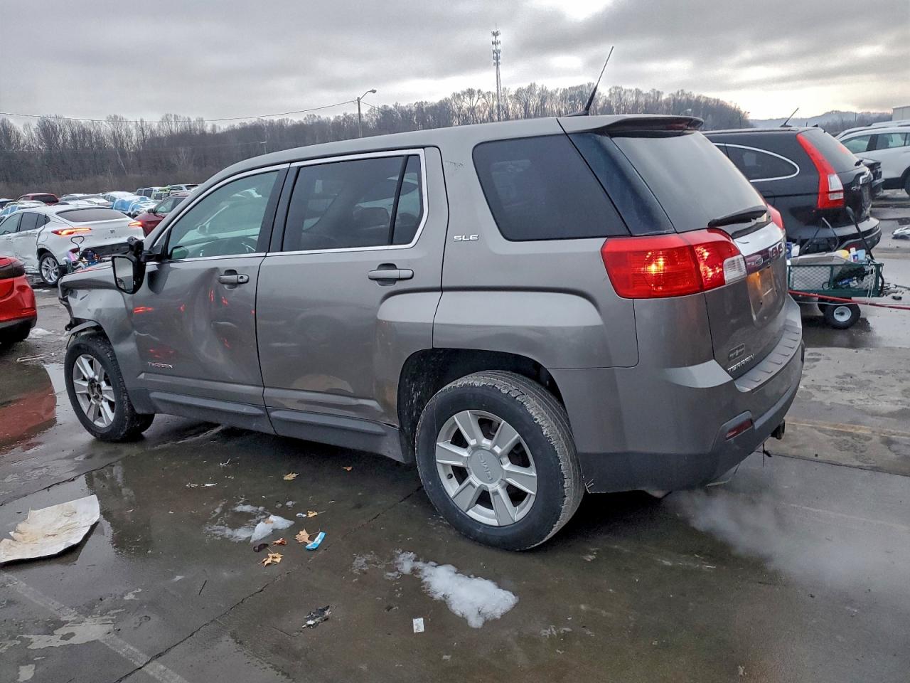 2012 GMC TERRAIN SLE photo 2