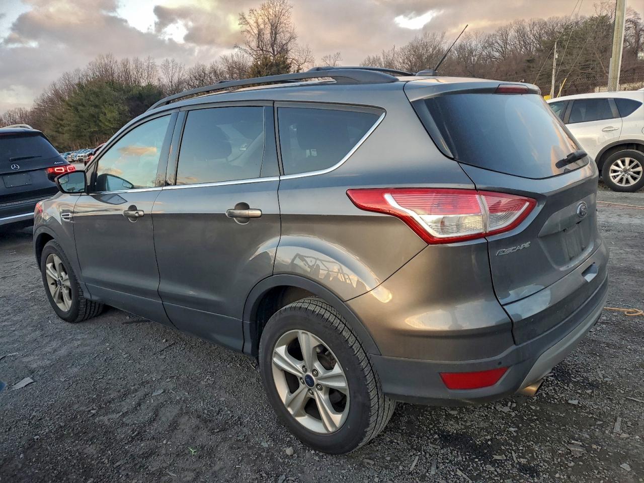 2014 FORD ESCAPE SE photo 2