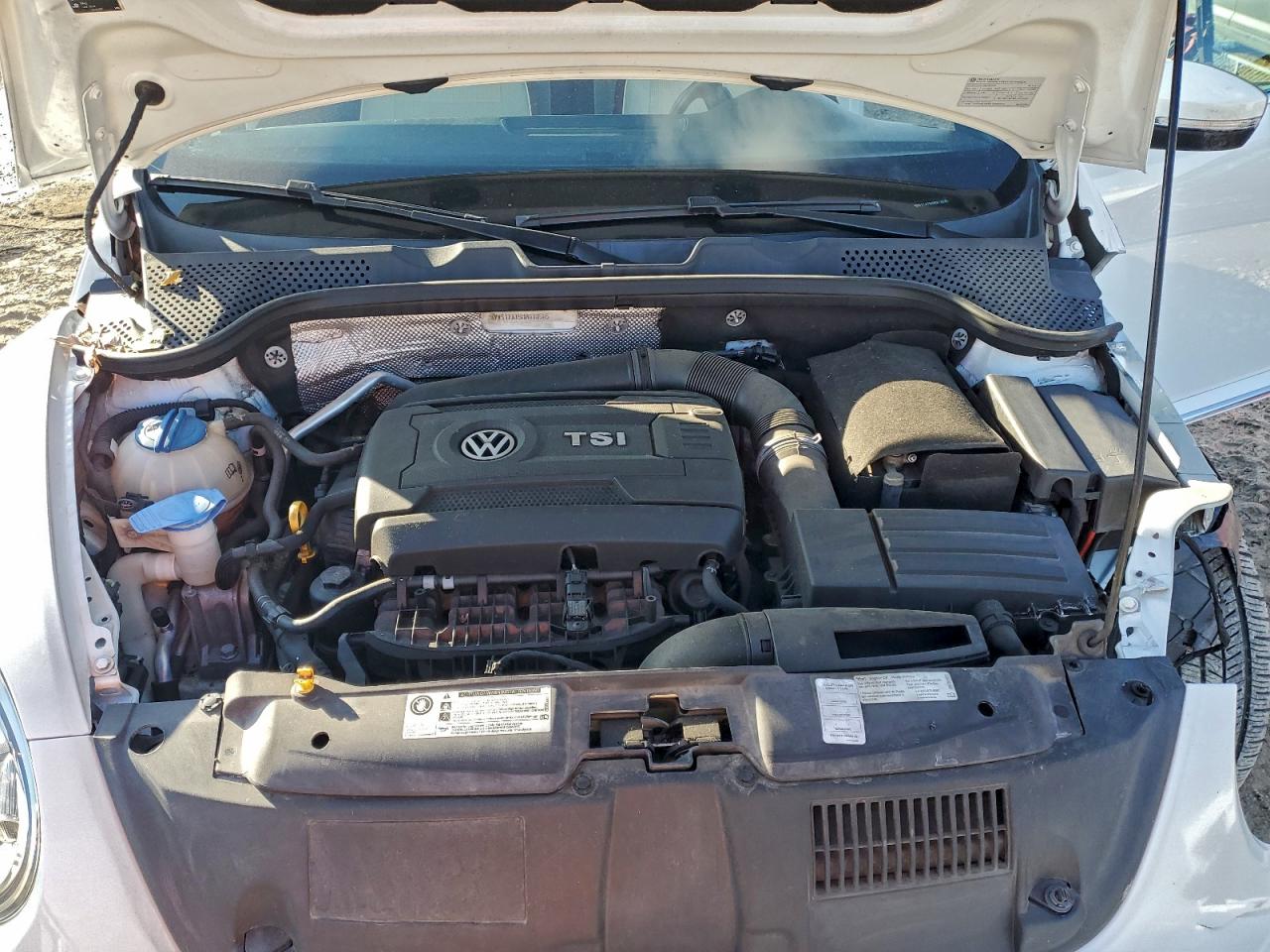 2017 VOLKSWAGEN BEETLE S/SE photo 11