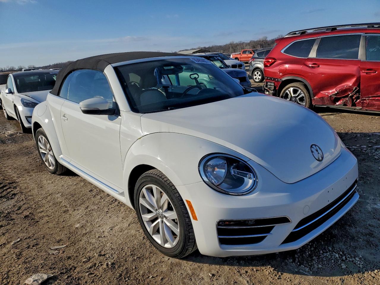2017 VOLKSWAGEN BEETLE S/SE photo 4