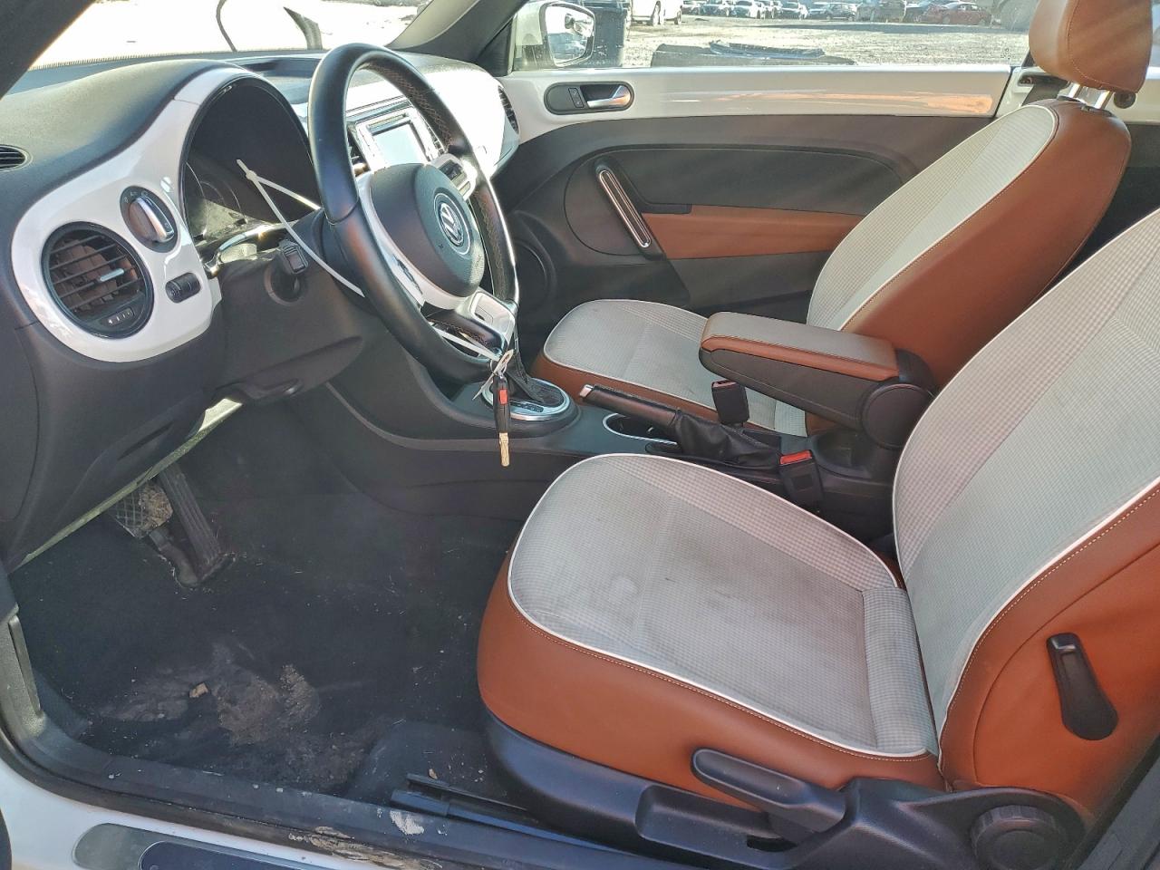 2017 VOLKSWAGEN BEETLE S/SE photo 7