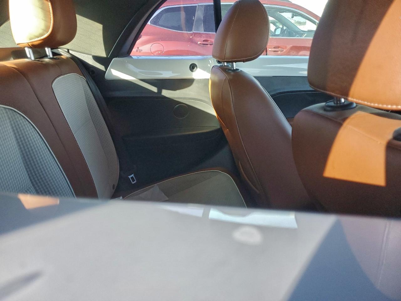 2017 VOLKSWAGEN BEETLE S/SE photo 10