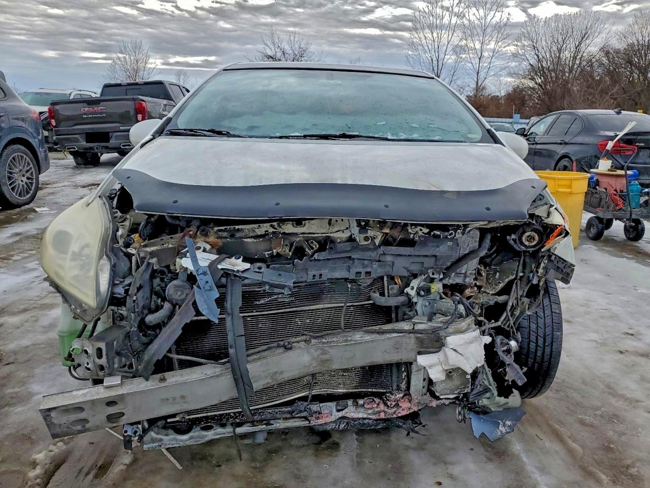 2012 TOYOTA PRIUS photo 5