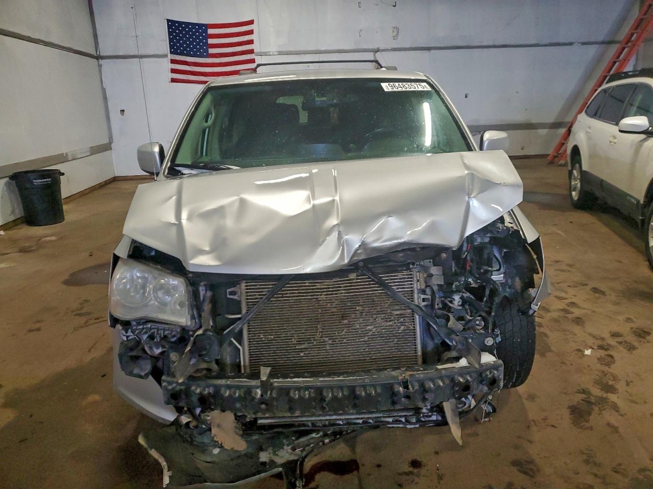 2011 CHRYSLER TOWN & COUNTRY TOURING photo 5