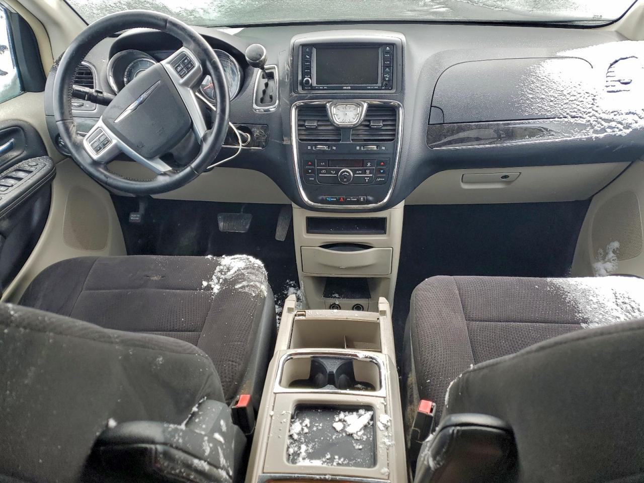 2011 CHRYSLER TOWN & COUNTRY TOURING photo 8