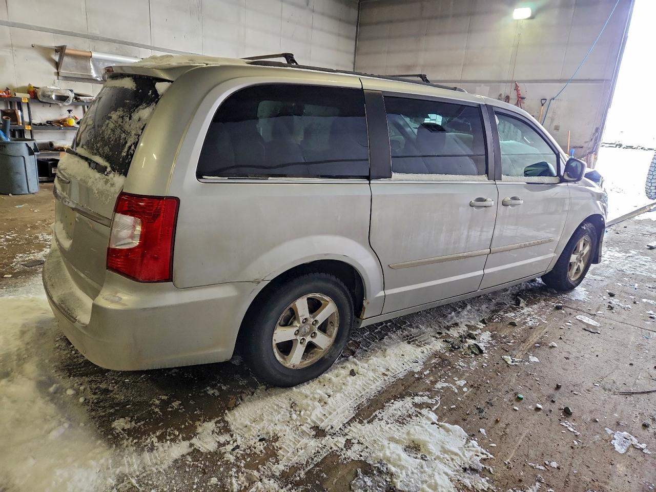 2011 CHRYSLER TOWN & COUNTRY TOURING photo 3