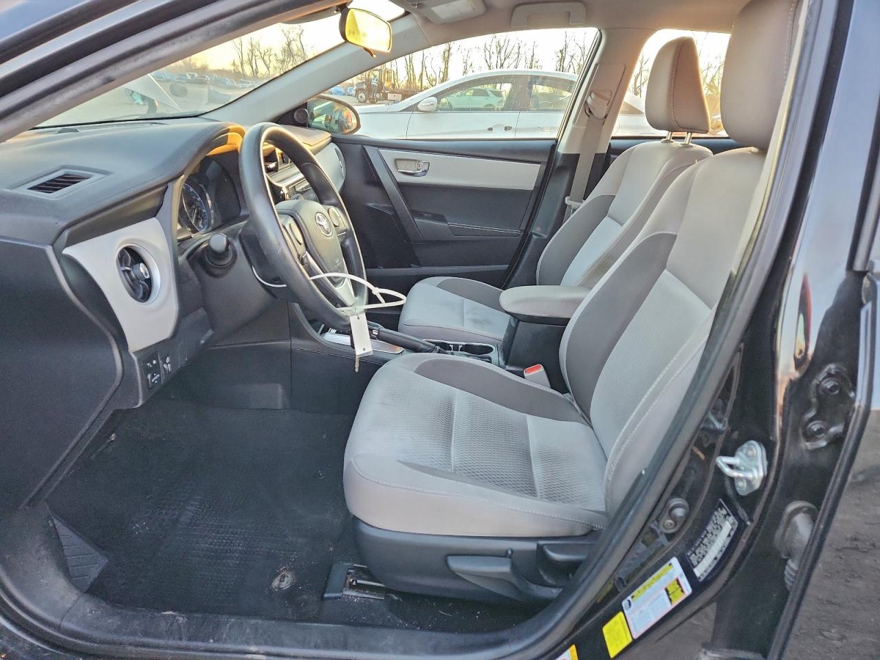 2018 TOYOTA COROLLA L photo 7