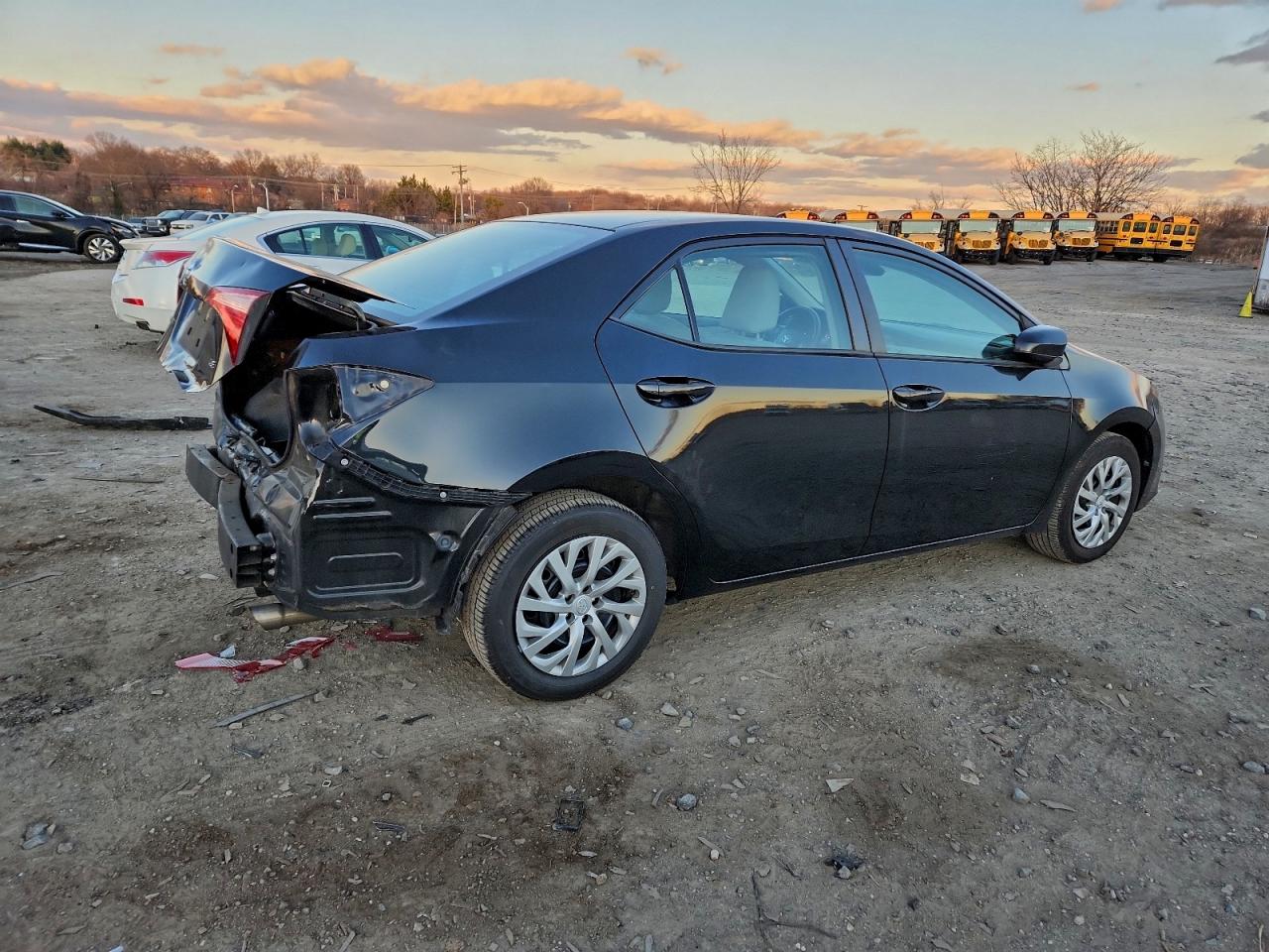 2018 TOYOTA COROLLA L photo 3