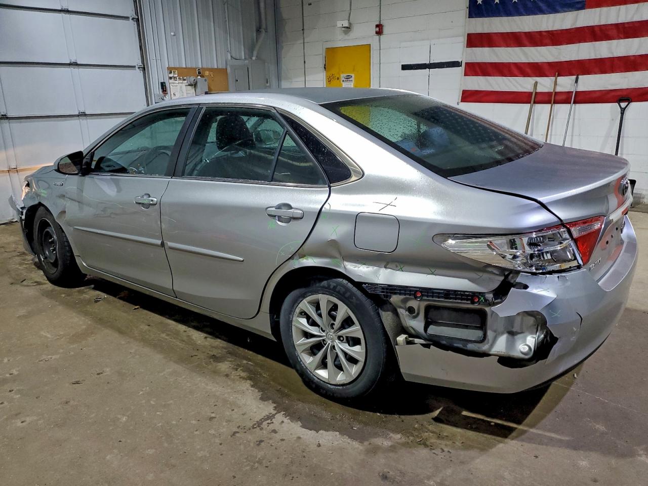 2016 TOYOTA CAMRY HYBRID photo 2