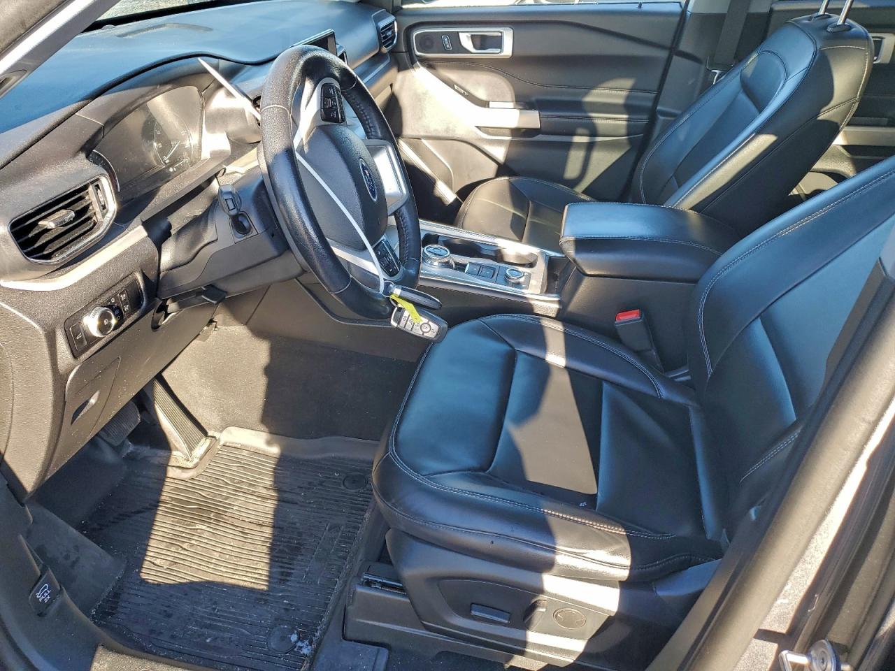2023 FORD EXPLORER XLT photo 7