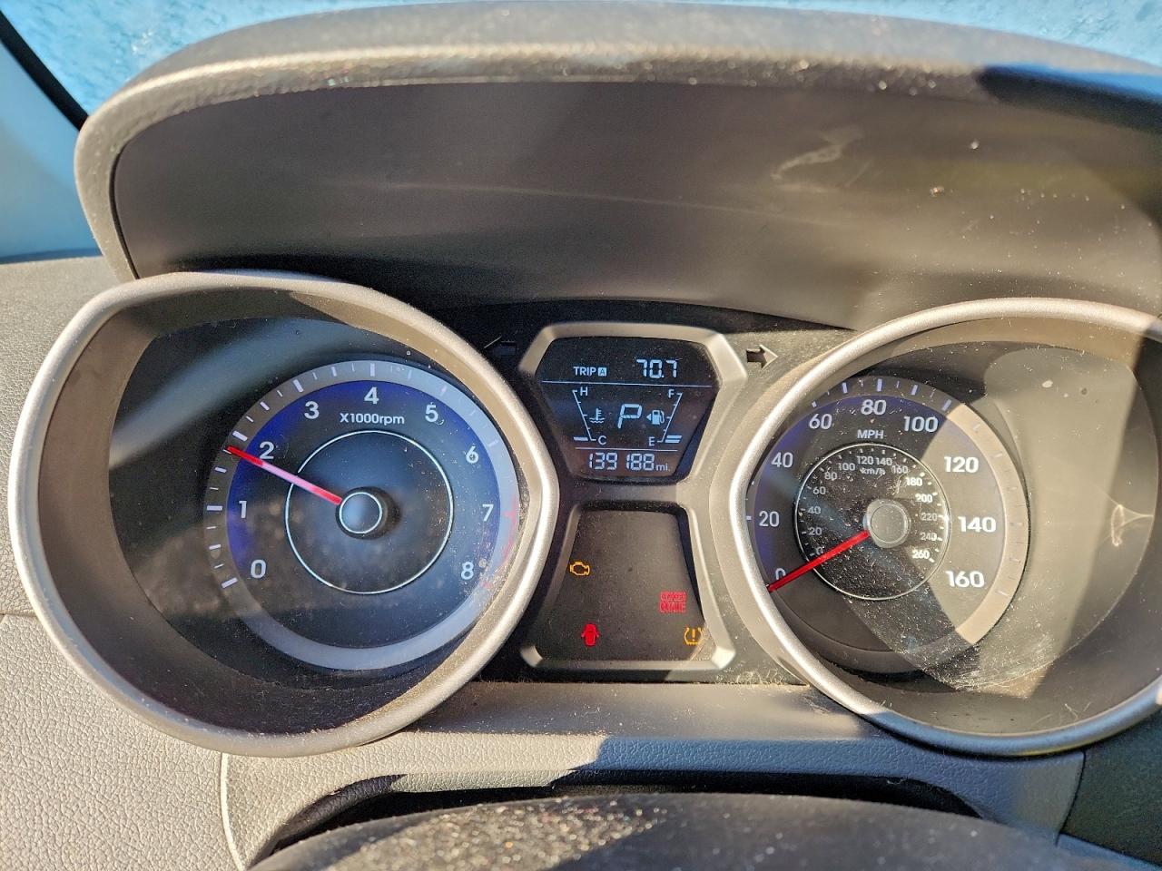 2015 HYUNDAI ELANTRA SE photo 9