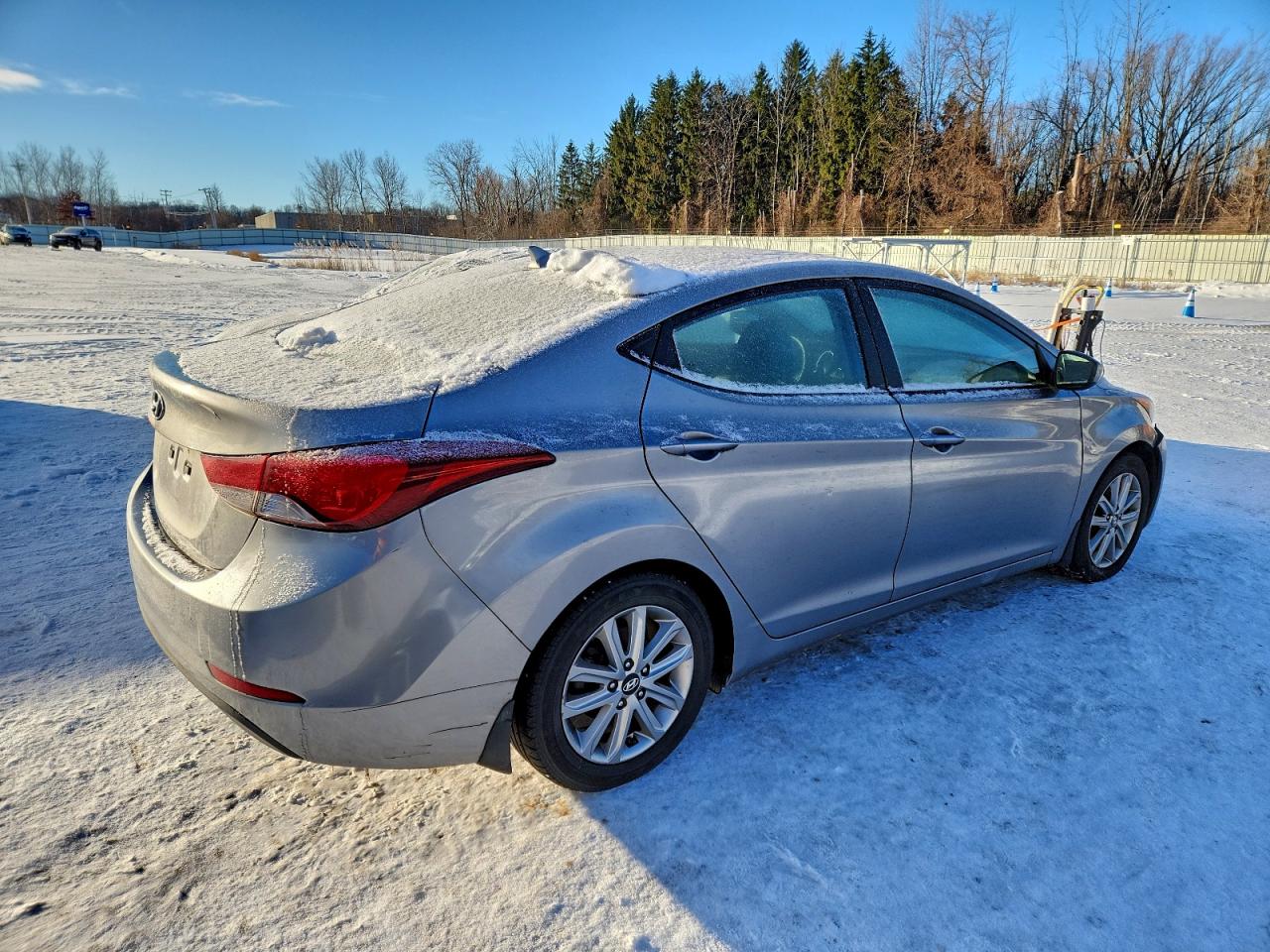 2015 HYUNDAI ELANTRA SE photo 3