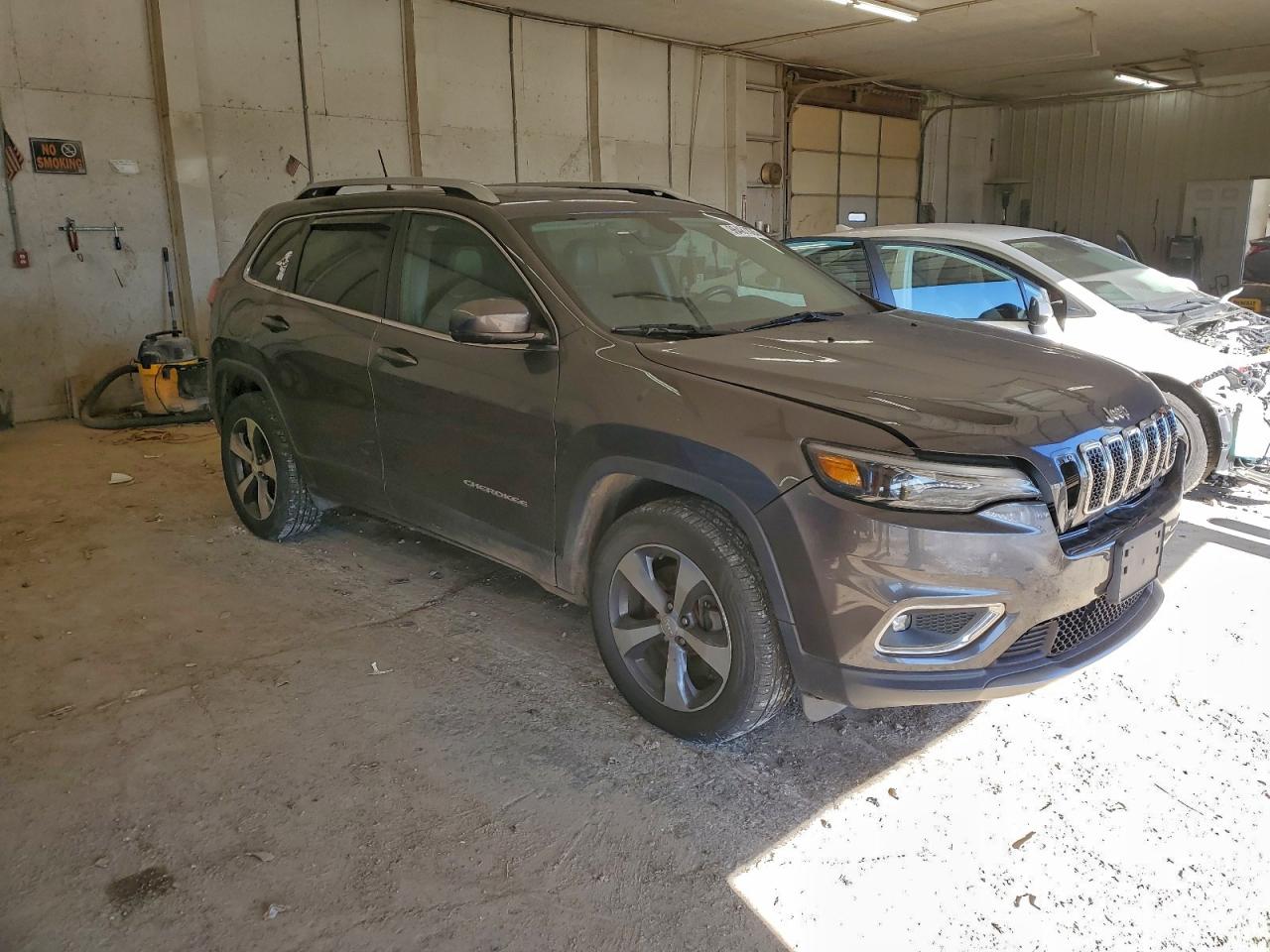 2019 JEEP CHEROKEE LIMITED photo 4