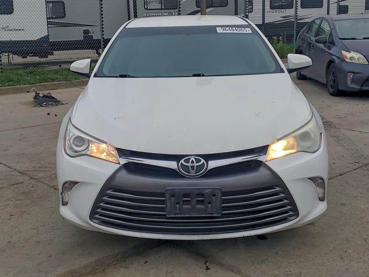 2016 TOYOTA CAMRY LE photo 5