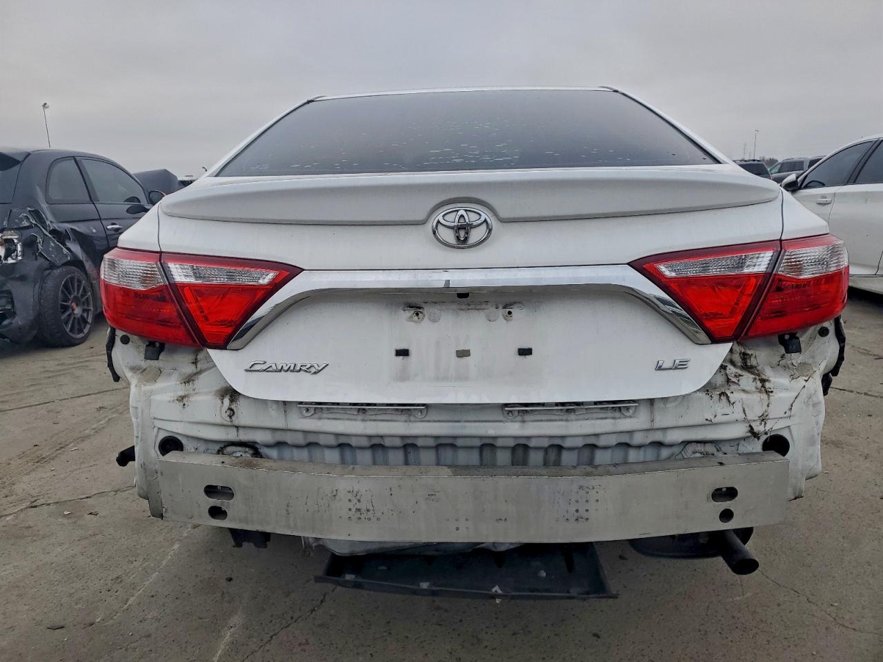 2016 TOYOTA CAMRY LE photo 6