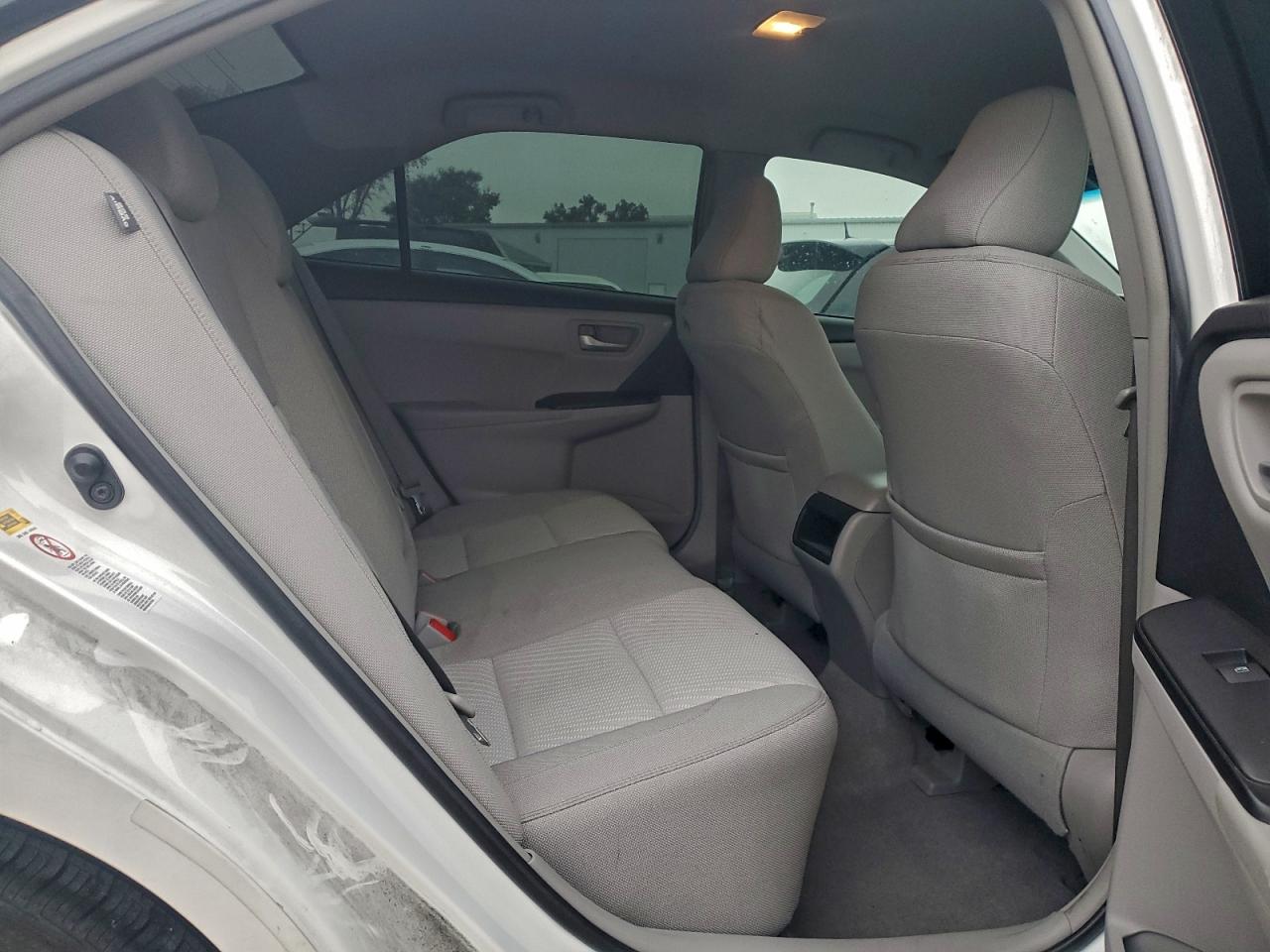 2016 TOYOTA CAMRY LE photo 10