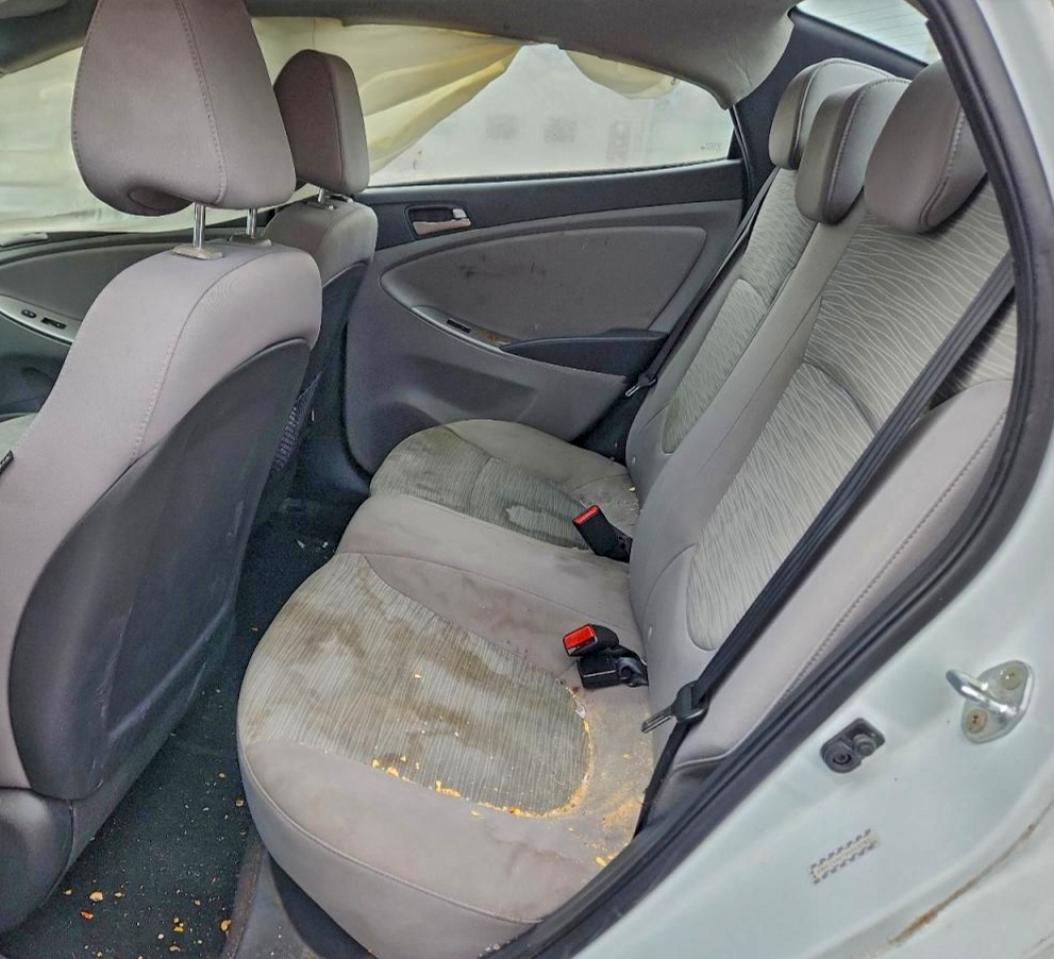 2016 HYUNDAI ACCENT SE photo 10