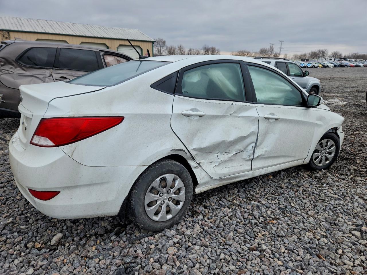2016 HYUNDAI ACCENT SE photo 3
