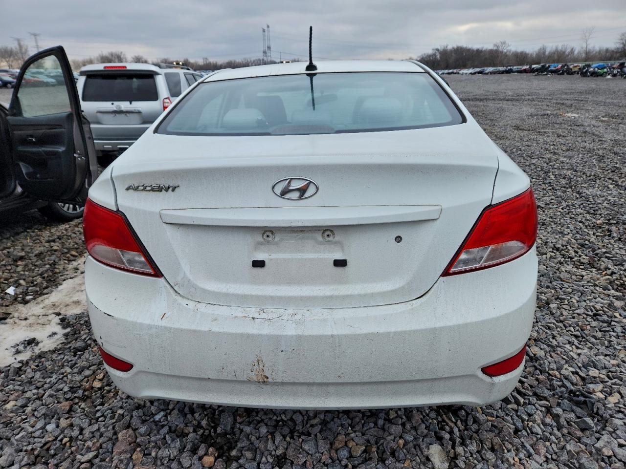 2016 HYUNDAI ACCENT SE photo 6