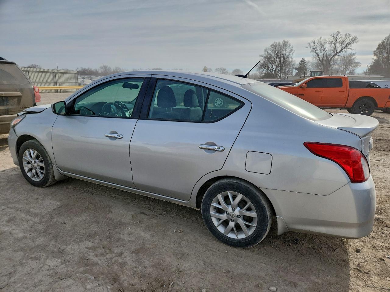 2018 NISSAN VERSA S photo 2