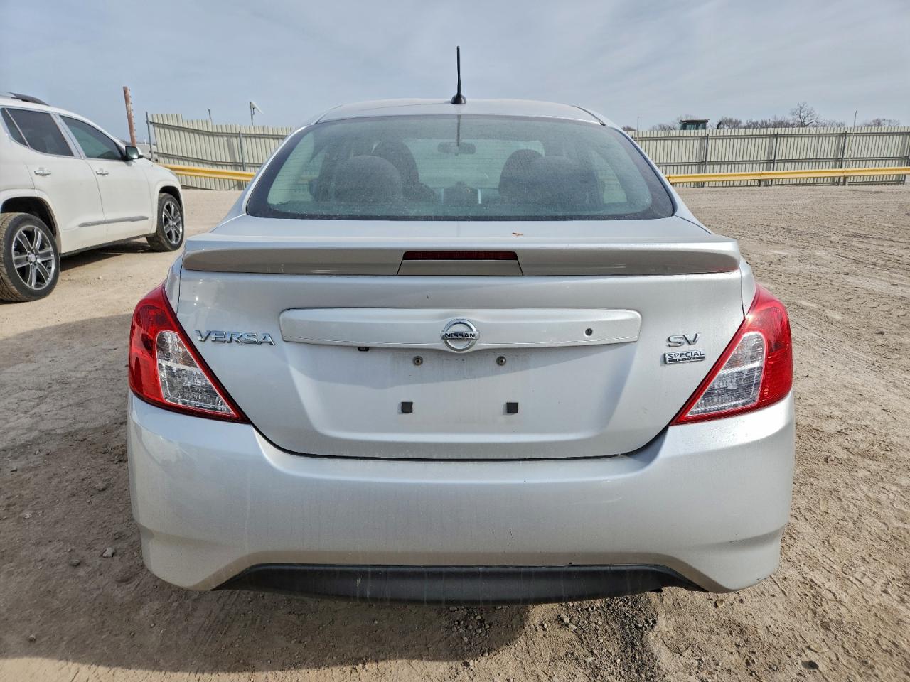 2018 NISSAN VERSA S photo 6