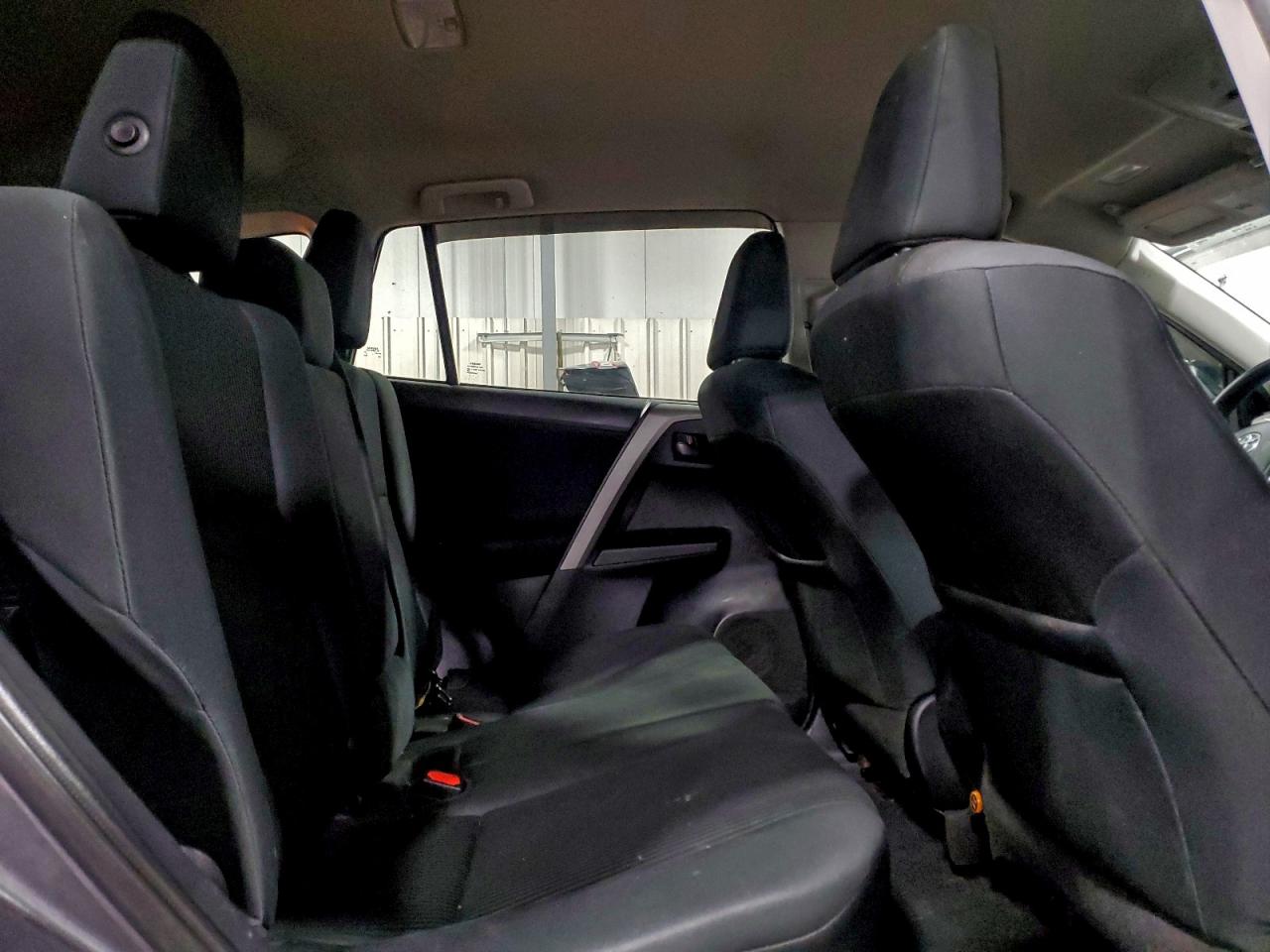 2017 TOYOTA RAV4 LE photo 11