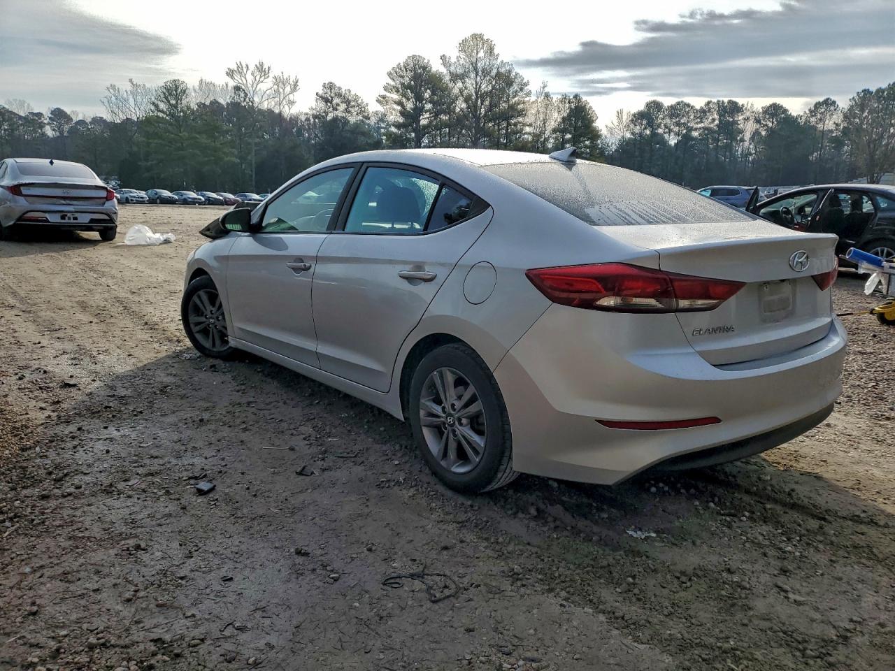 2018 HYUNDAI ELANTRA SEL photo 2