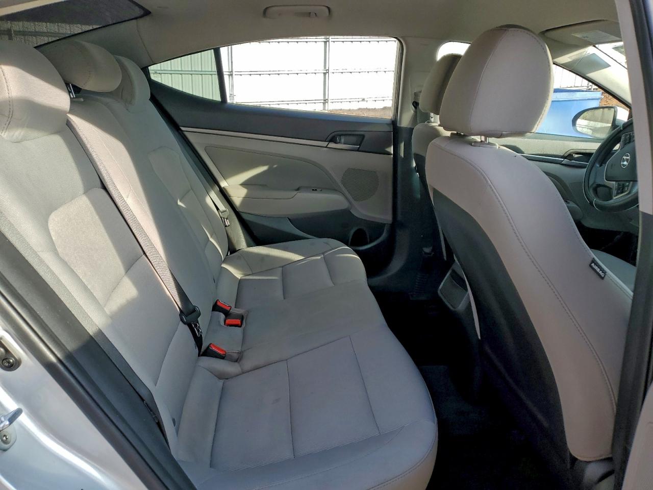 2018 HYUNDAI ELANTRA SEL photo 10
