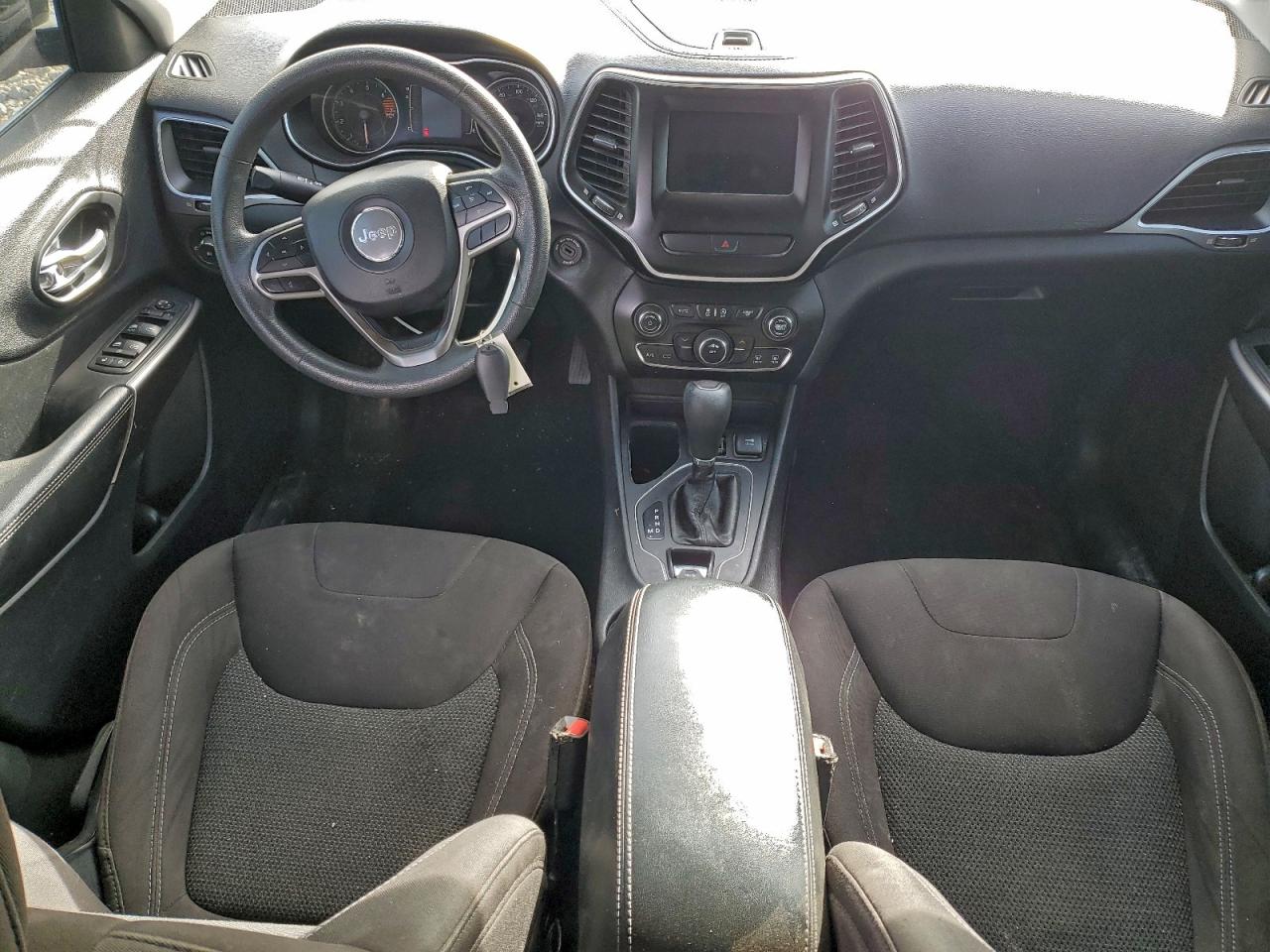2019 JEEP CHEROKEE LATITUDE photo 8