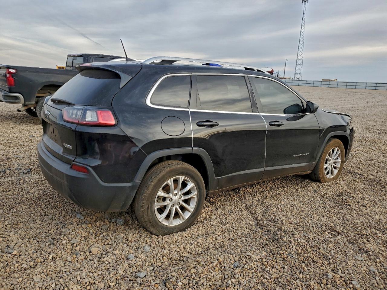 2019 JEEP CHEROKEE LATITUDE photo 3