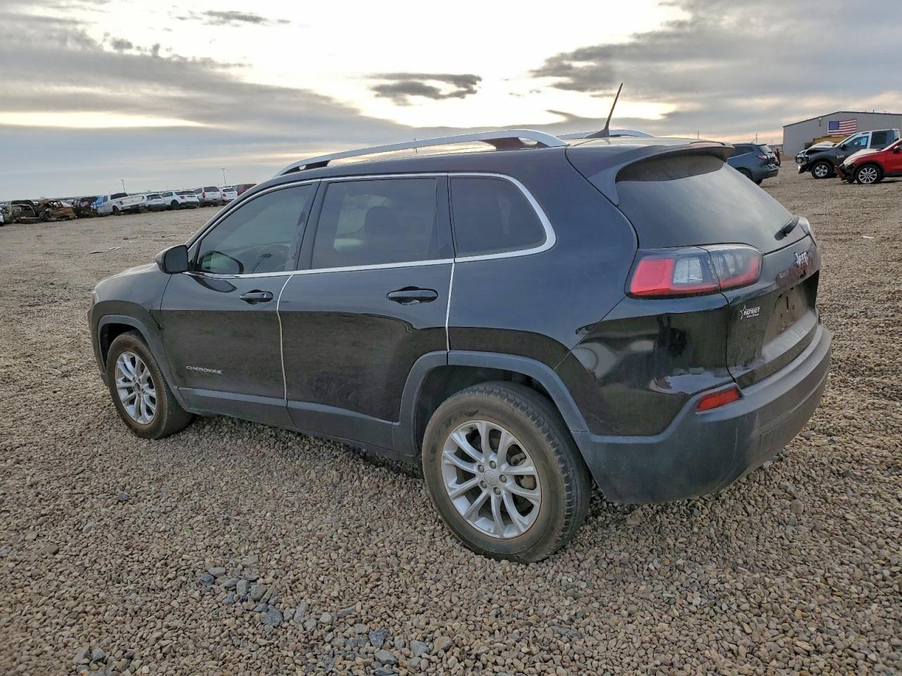 2019 JEEP CHEROKEE LATITUDE photo 2