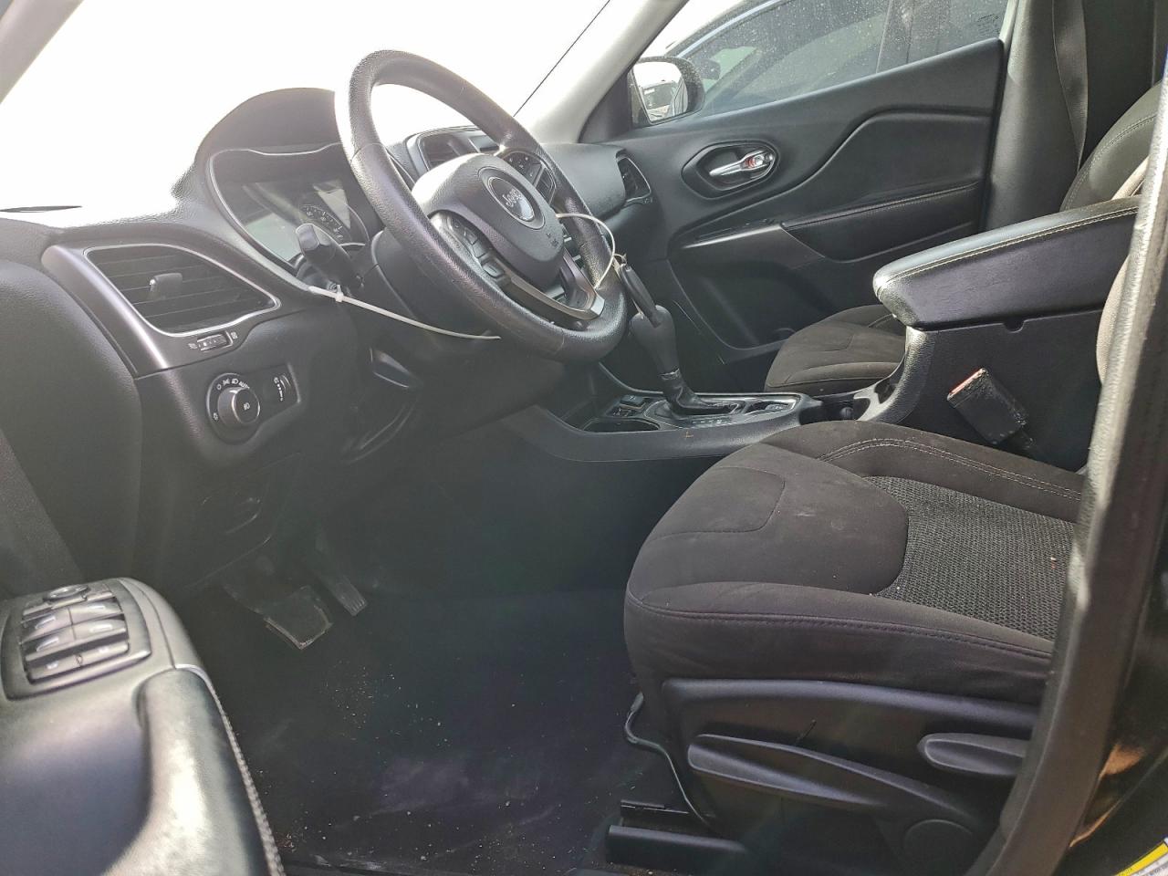 2019 JEEP CHEROKEE LATITUDE photo 7