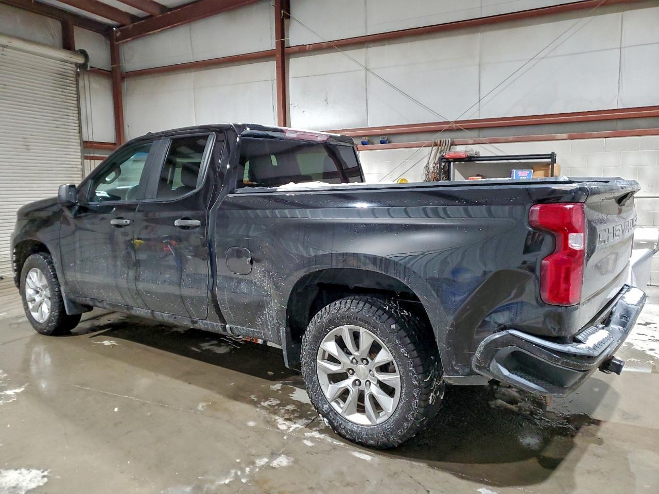 2019 CHEVROLET SILVERADO K1500 CUSTOM photo 2