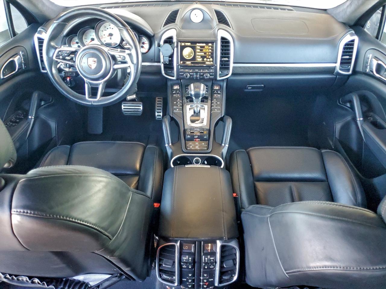 2016 PORSCHE CAYENNE GTS photo 8