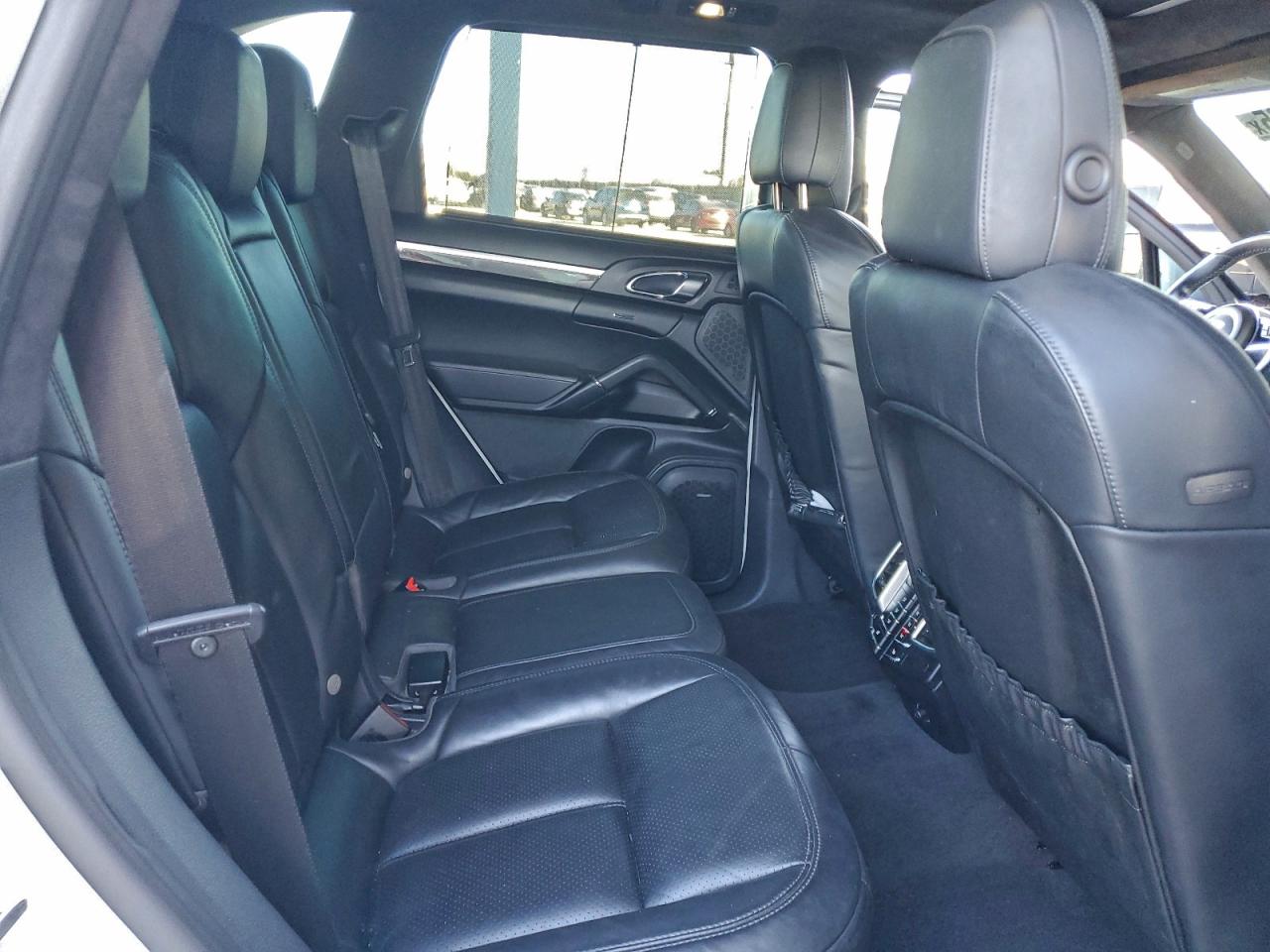 2016 PORSCHE CAYENNE GTS photo 11
